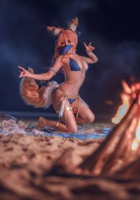 欧美白色吊带裙_在线免费观看电视剧